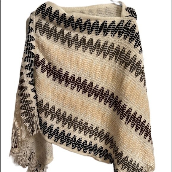 Pinklicious Boho Sweater Poncho with Tassels.Cream,Gray, Black and Brown… - Picture 1 of 7